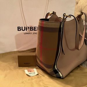 Burberry house check bag. Beautiful, Autentic 100%‼️